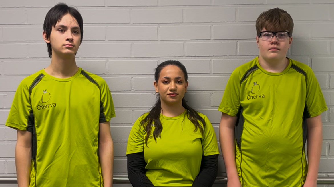 Haastateltavat yhteiskuvassa.